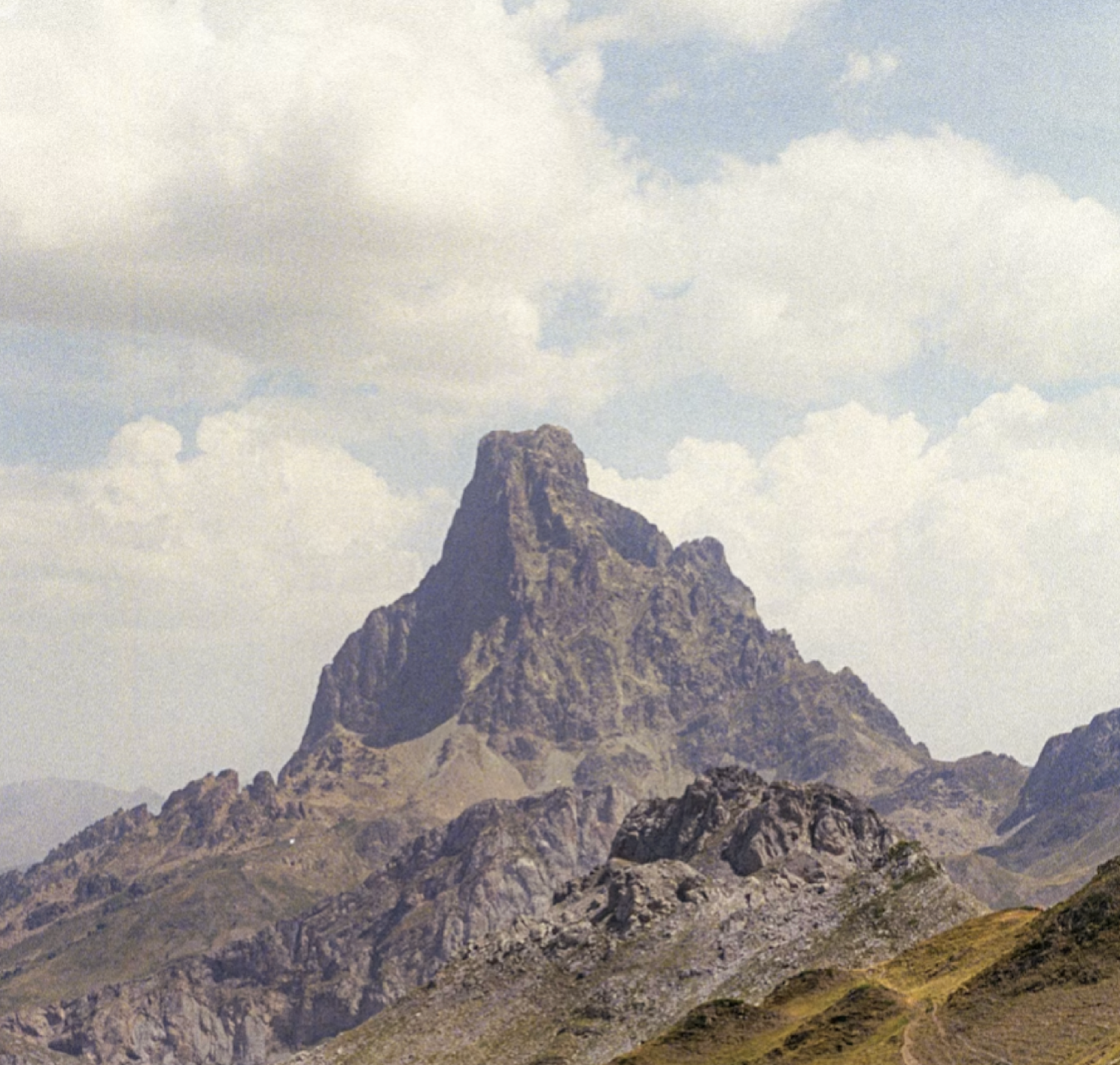 Pic du Midi d'Ossau sous les nuages